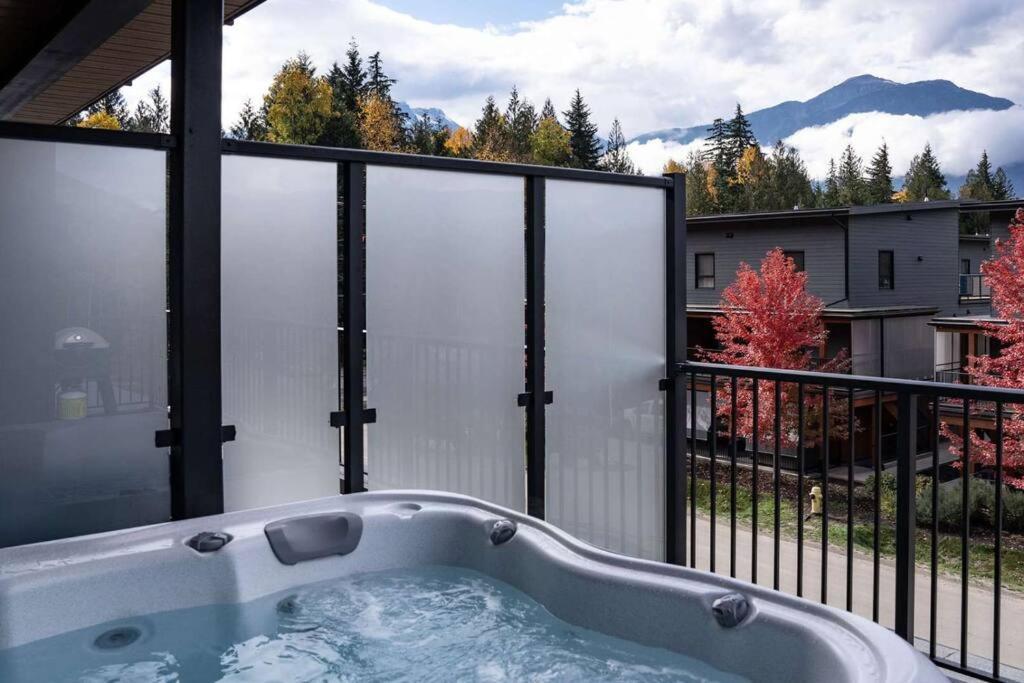 Apartament Bluebird Daze By Revelstoke Vacations Zewnętrze zdjęcie