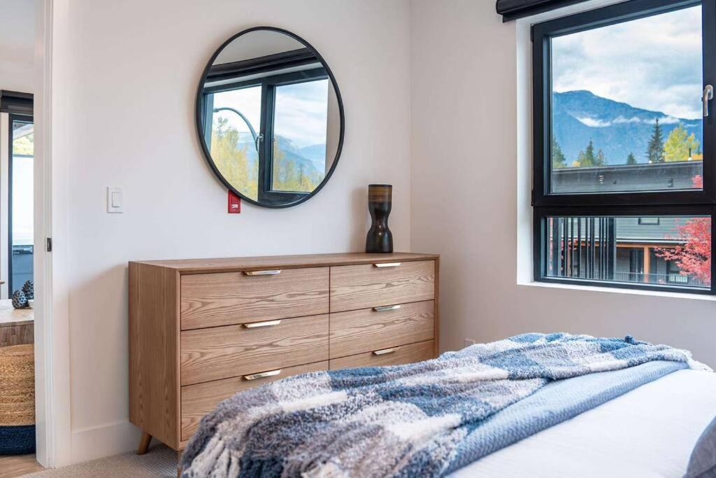 Apartament Bluebird Daze By Revelstoke Vacations Zewnętrze zdjęcie