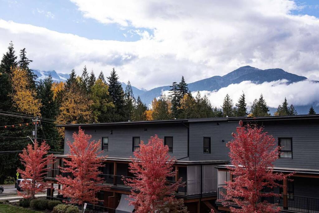 Apartament Bluebird Daze By Revelstoke Vacations Zewnętrze zdjęcie