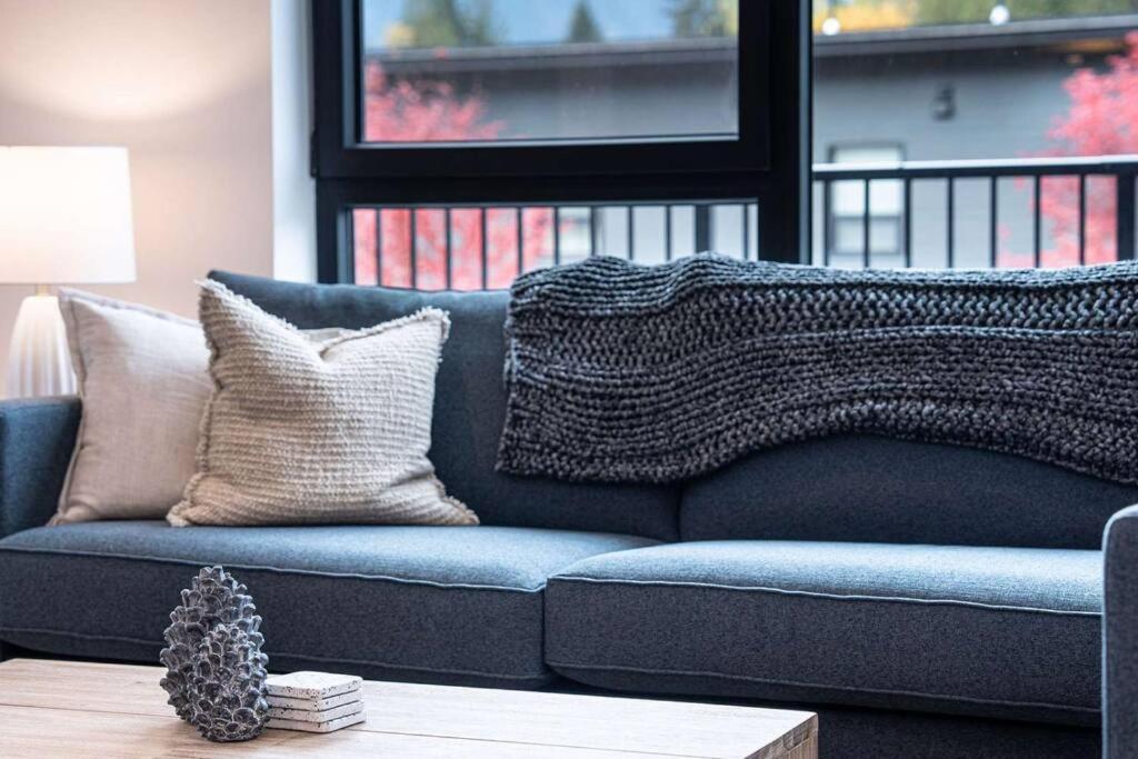 Apartament Bluebird Daze By Revelstoke Vacations Zewnętrze zdjęcie