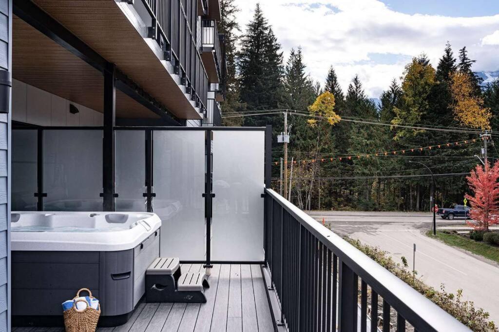 Apartament Bluebird Daze By Revelstoke Vacations Zewnętrze zdjęcie