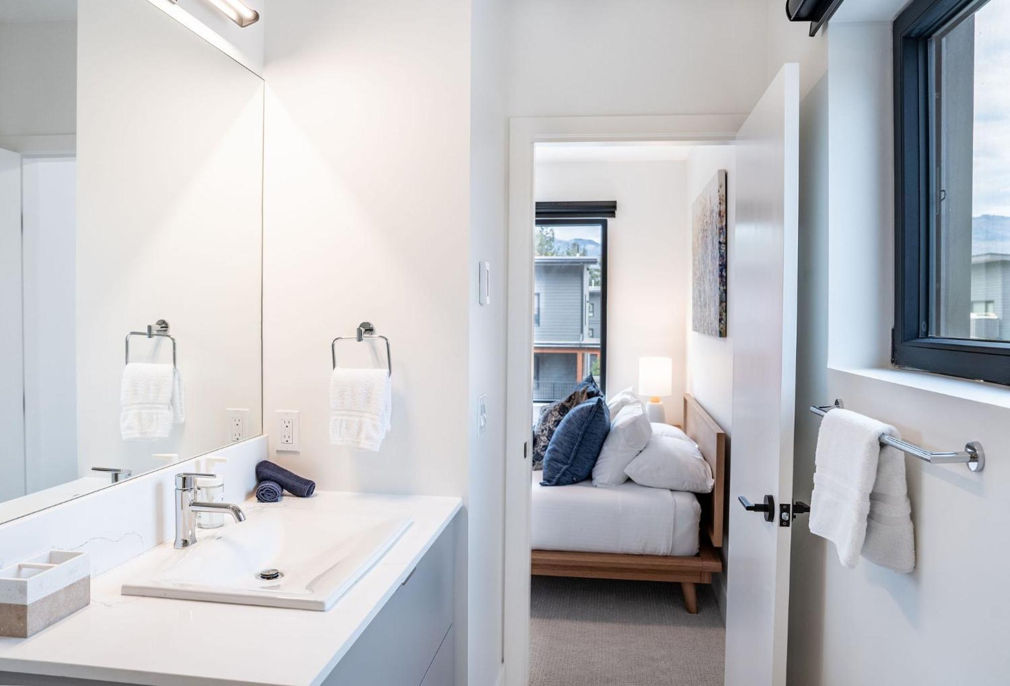 Apartament Bluebird Daze By Revelstoke Vacations Zewnętrze zdjęcie